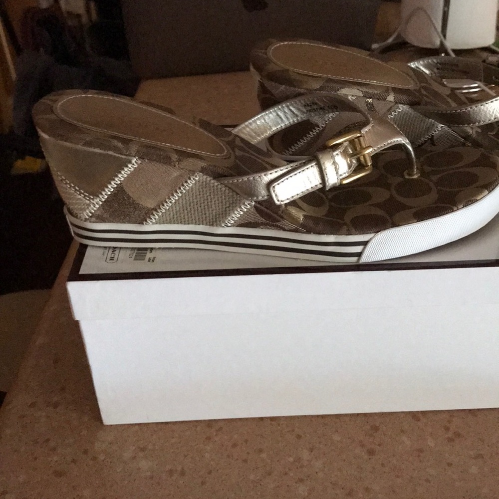 Shoes - Picture 2 of 3